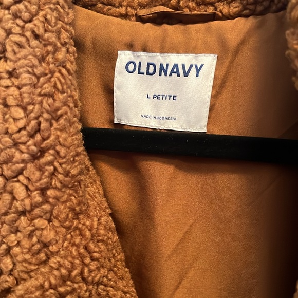 Old Navy Large Petite Teddy Bear Coat in Brown with 2 button closure & pockets - Picture 3 of 5